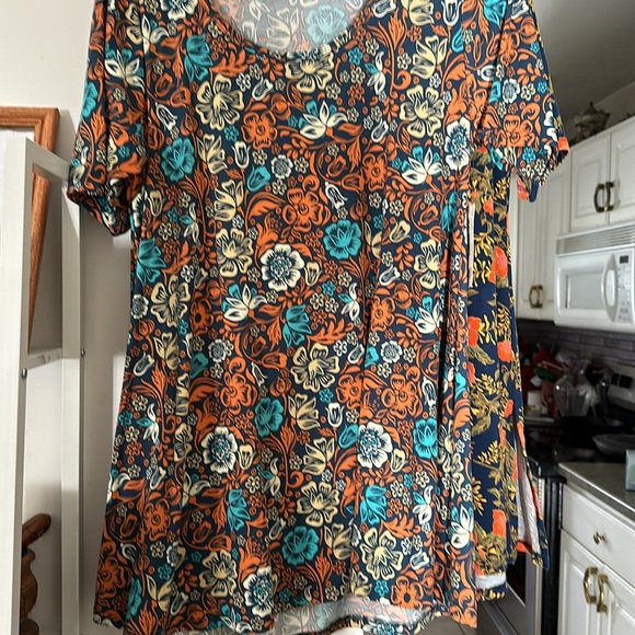 LuLaRoe 4 Perfect Tunics Women size M - (fits L-XL) lot of 4 shirts - Picture 3 of 4